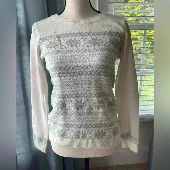 Talbots XS Sweater Silver and Cream Snowflake - Picture 1 of 8